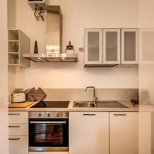  Apartamento Elegant Behind The Colosseum Italia